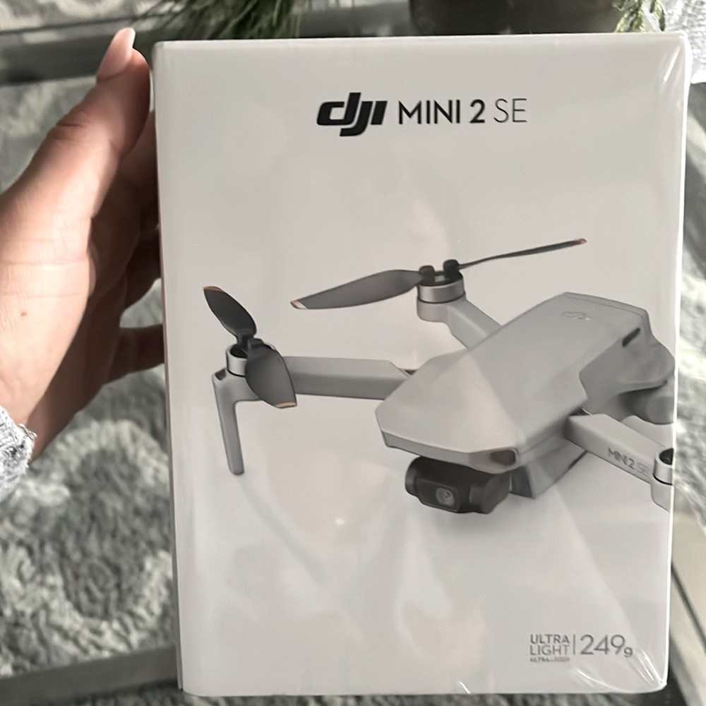 DJI Mini 2 SE Ultra-Light and foldable drone.